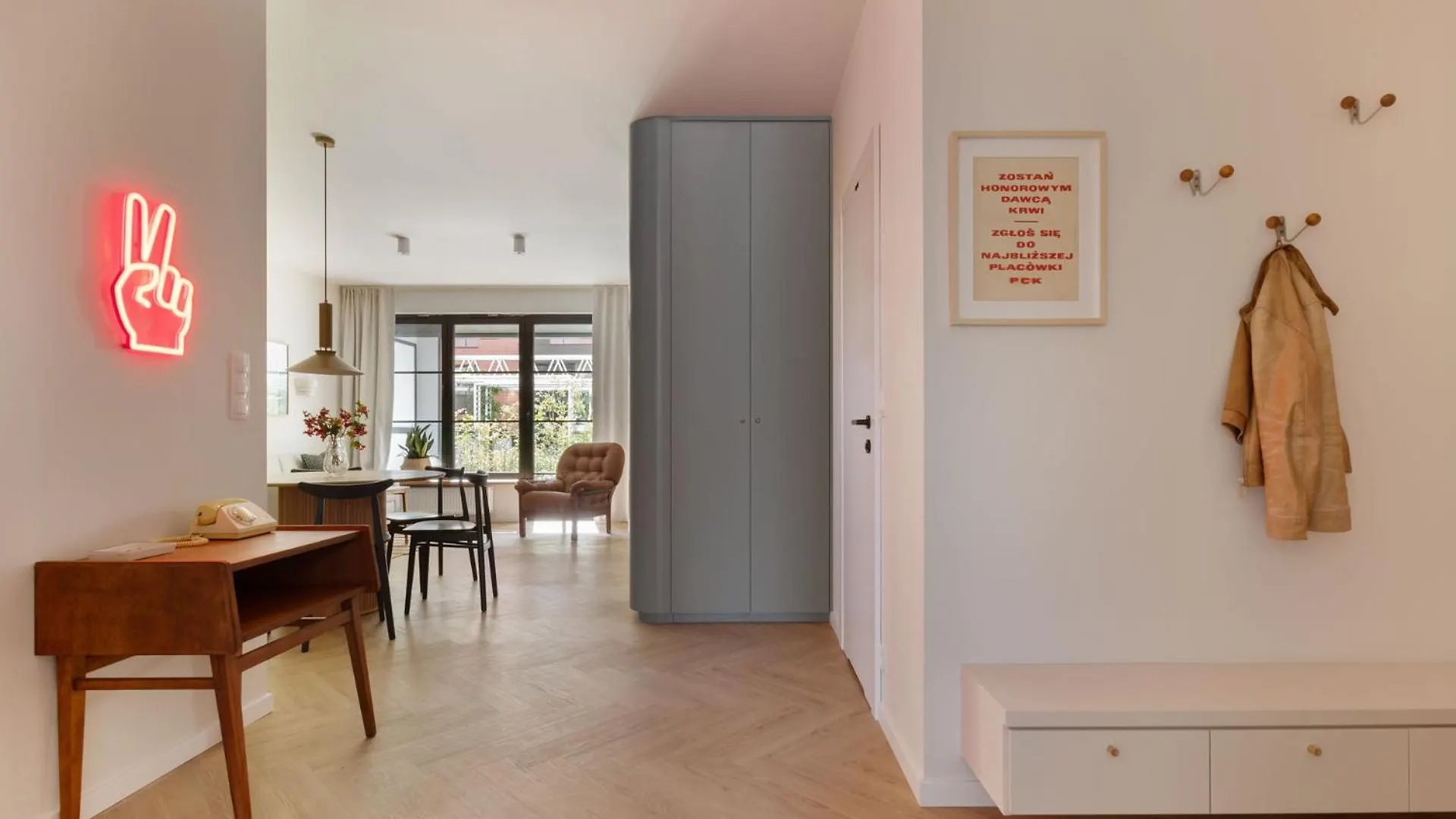 Solidarnosc Three Bedrooms & Garden Apartment グダニスク