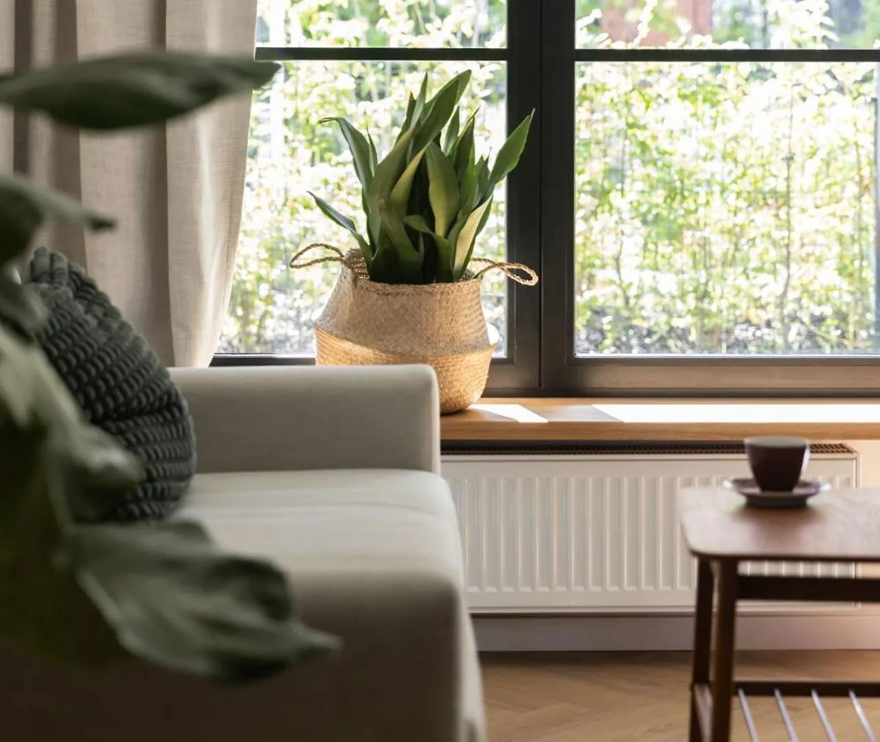 Solidarnosc Three Bedrooms & Garden Apartment グダニスク