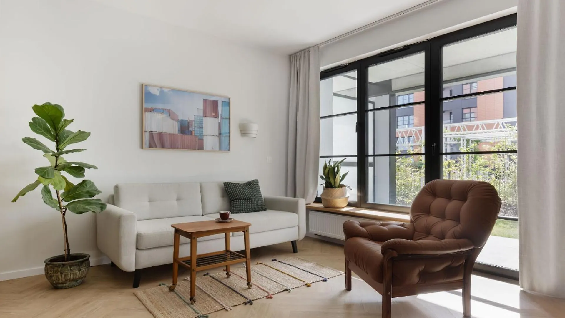 Solidarnosc Three Bedrooms & Garden Apartment グダニスク