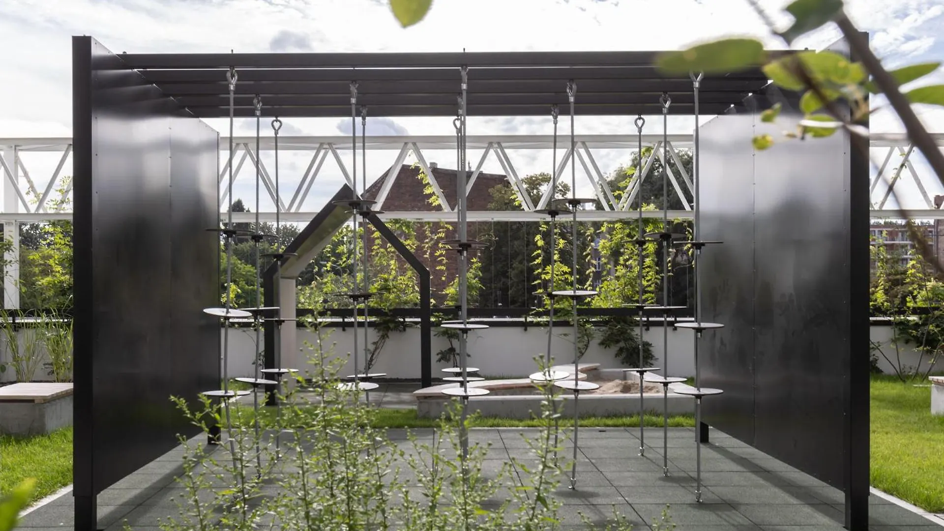 Solidarnosc Three Bedrooms & Garden Apartment グダニスク