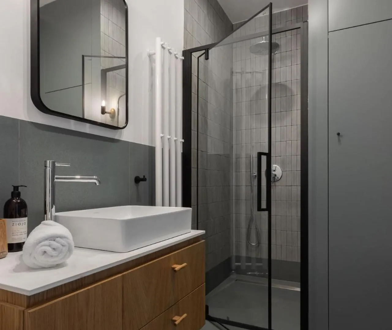 Solidarnosc Three Bedrooms & Garden Apartment グダニスク