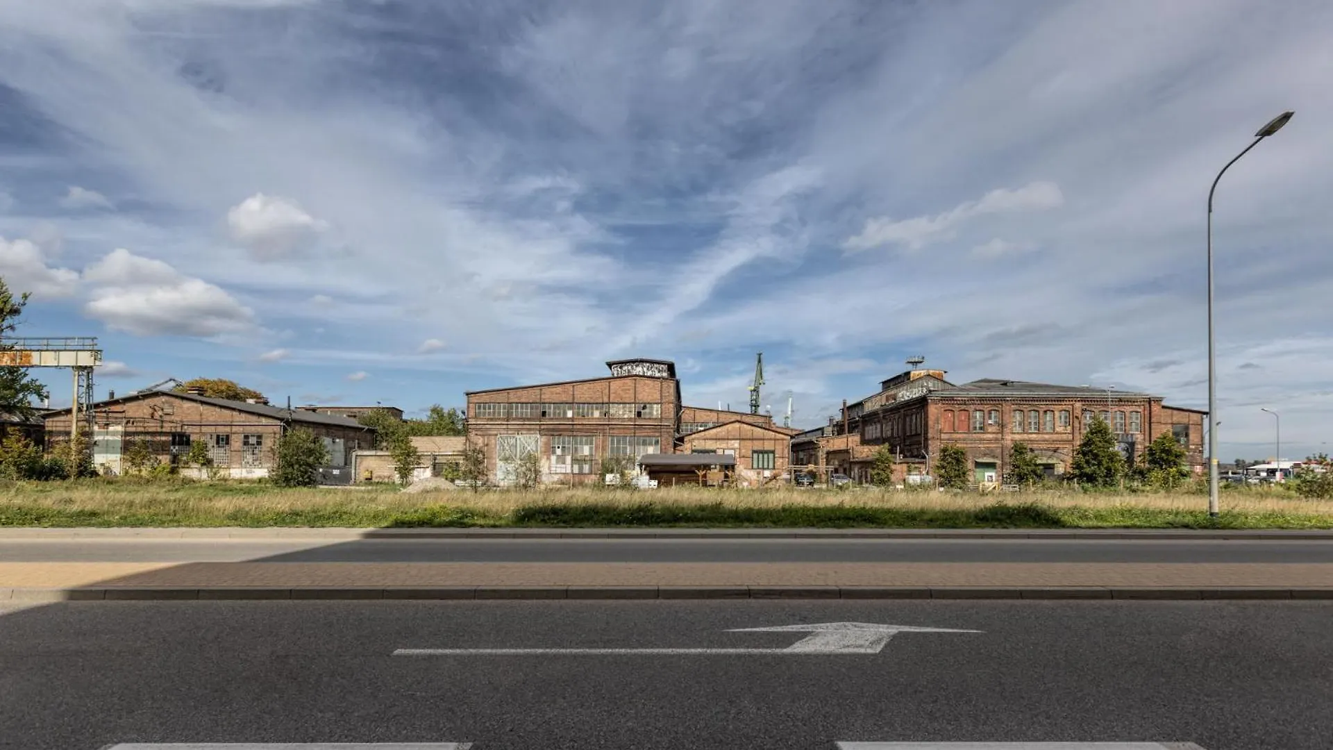 Solidarnosc Three Bedrooms & Garden Apartment グダニスク