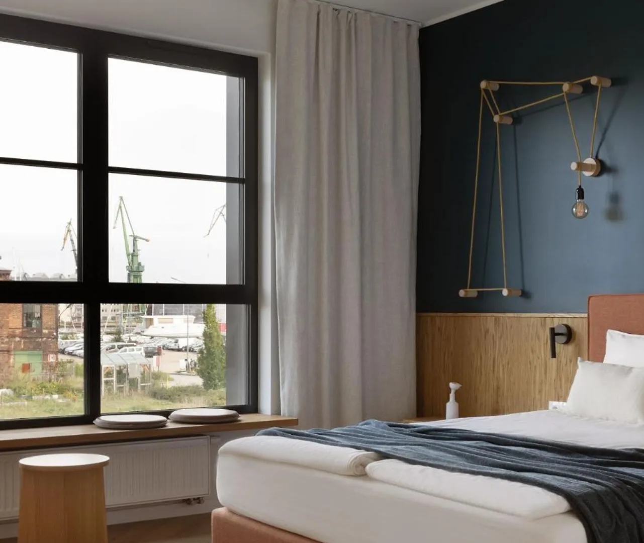 Solidarnosc Three Bedrooms & Garden Apartment グダニスク