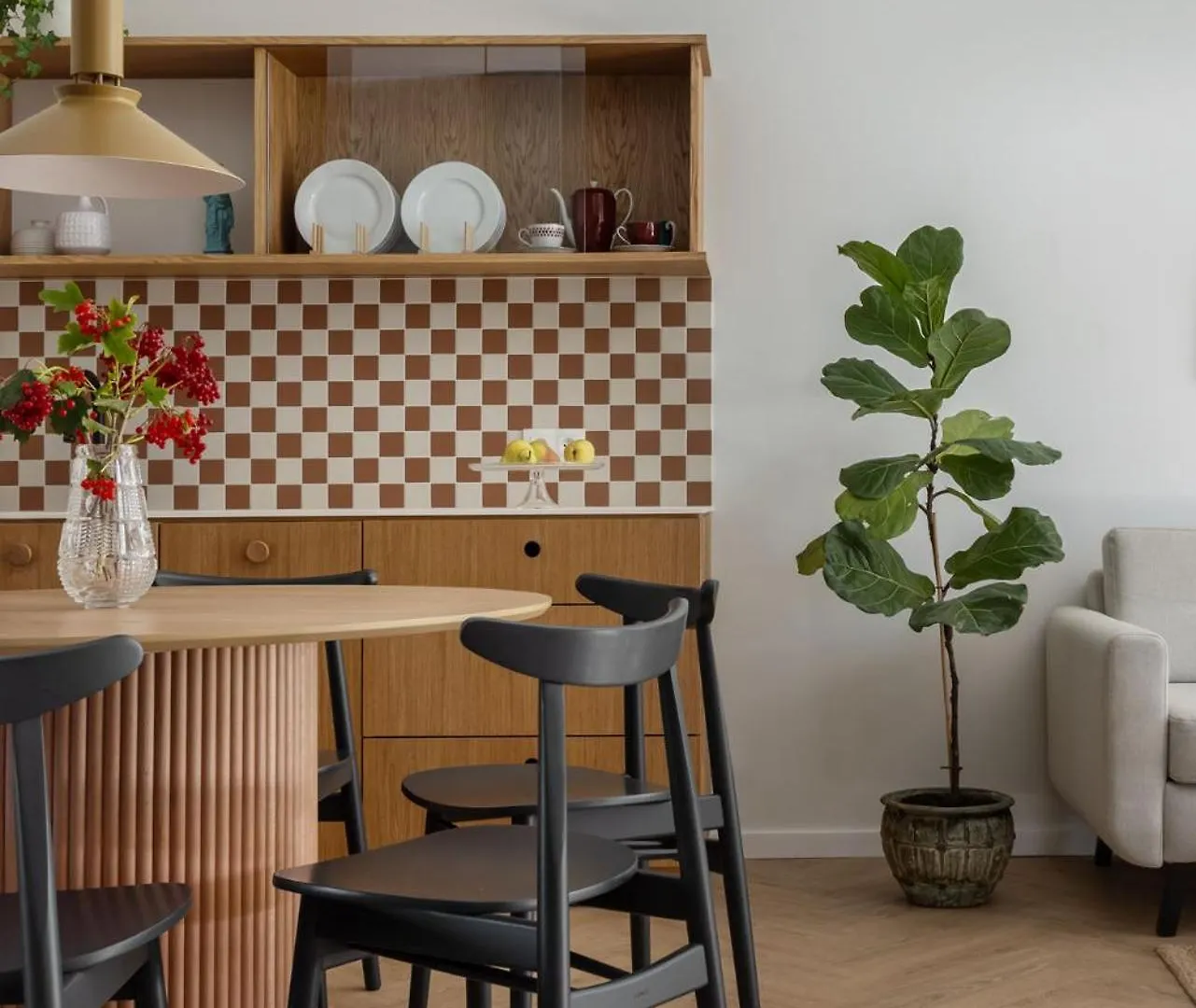 Solidarnosc Three Bedrooms & Garden Apartment グダニスク