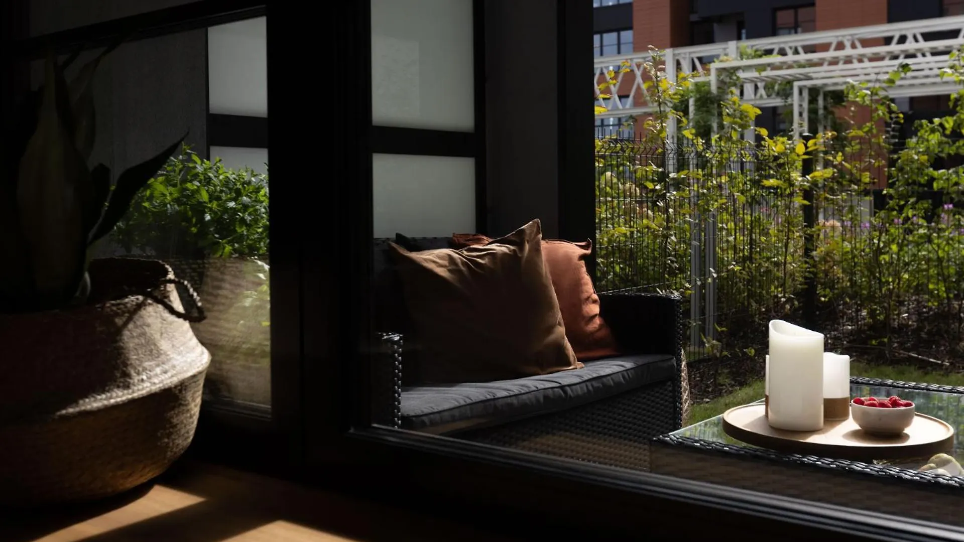 Solidarnosc Three Bedrooms & Garden Apartment グダニスク
