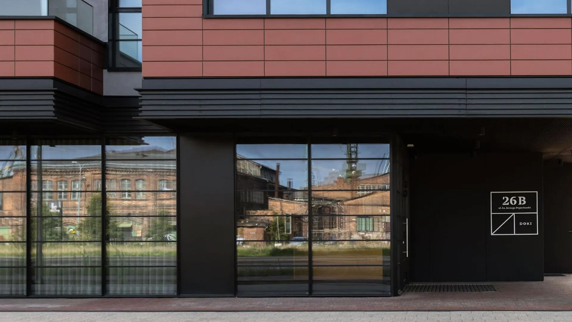 Solidarnosc Three Bedrooms & Garden Apartment Gdańsk